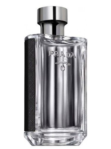 L'Homme Prada is a fragrance of pairs, of doubles, of juxtapositions and layers.